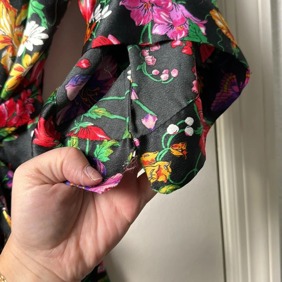 Victoria's Secret Black and Floral Kimono Silky Wrap Robe Size S/M - Picture 3 of 6